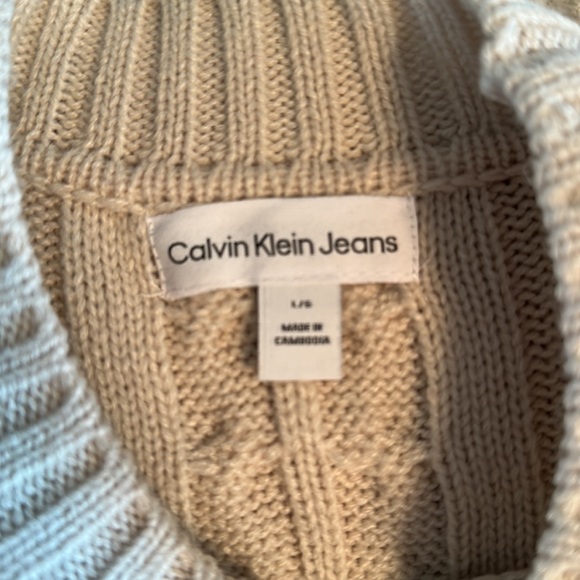 Calvin Klein Jeans ecru/beige sweater - size large - Picture 2 of 5